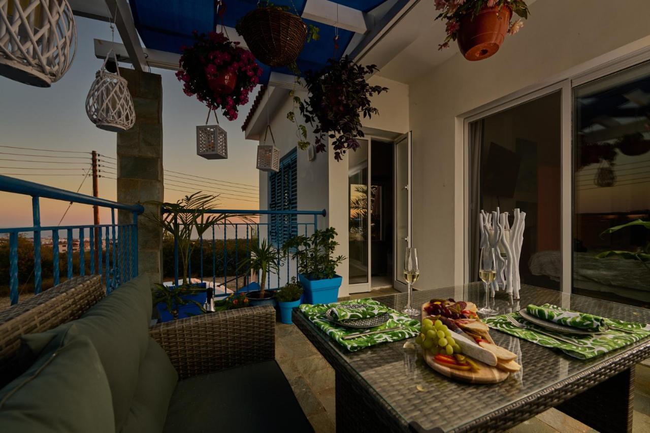 Villanelle Bed & Breakfast Welcomes Dog Lovers Only Tala Extérieur photo