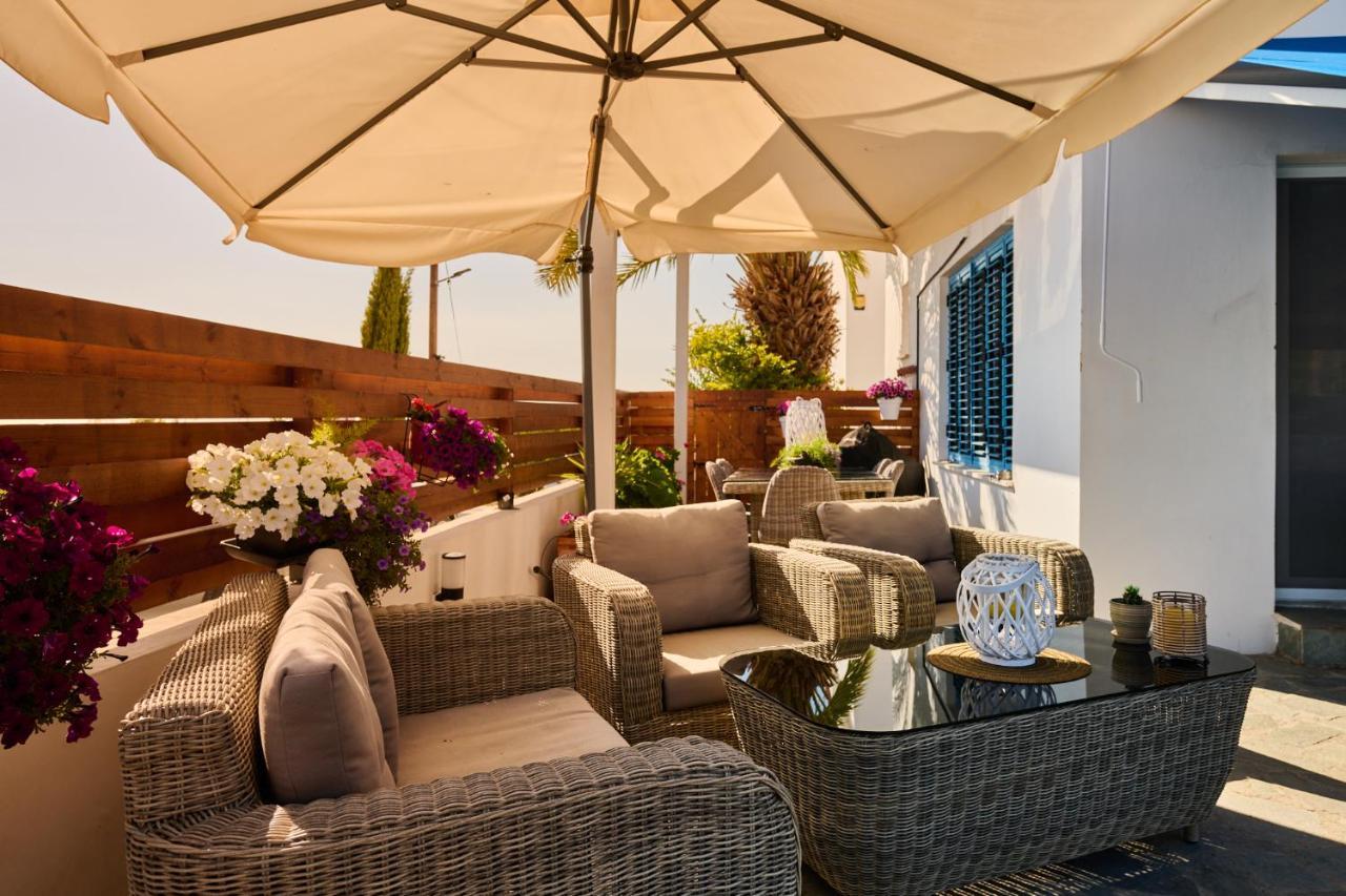 Villanelle Bed & Breakfast Welcomes Dog Lovers Only Tala Extérieur photo
