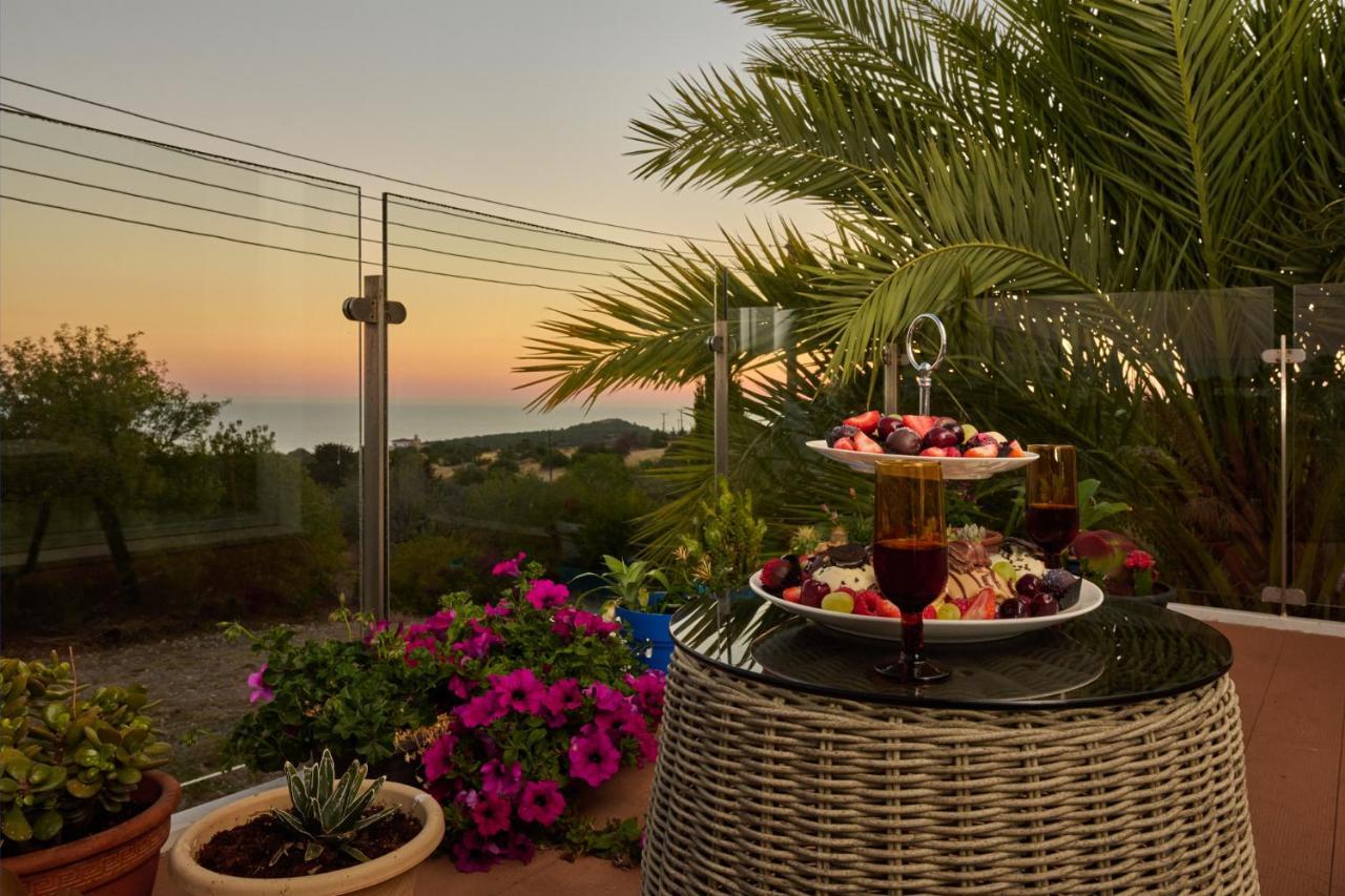 Villanelle Bed & Breakfast Welcomes Dog Lovers Only Tala Extérieur photo